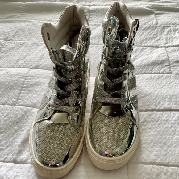 Shoes - NEW silver fire 🔥 high top & heel shoes.